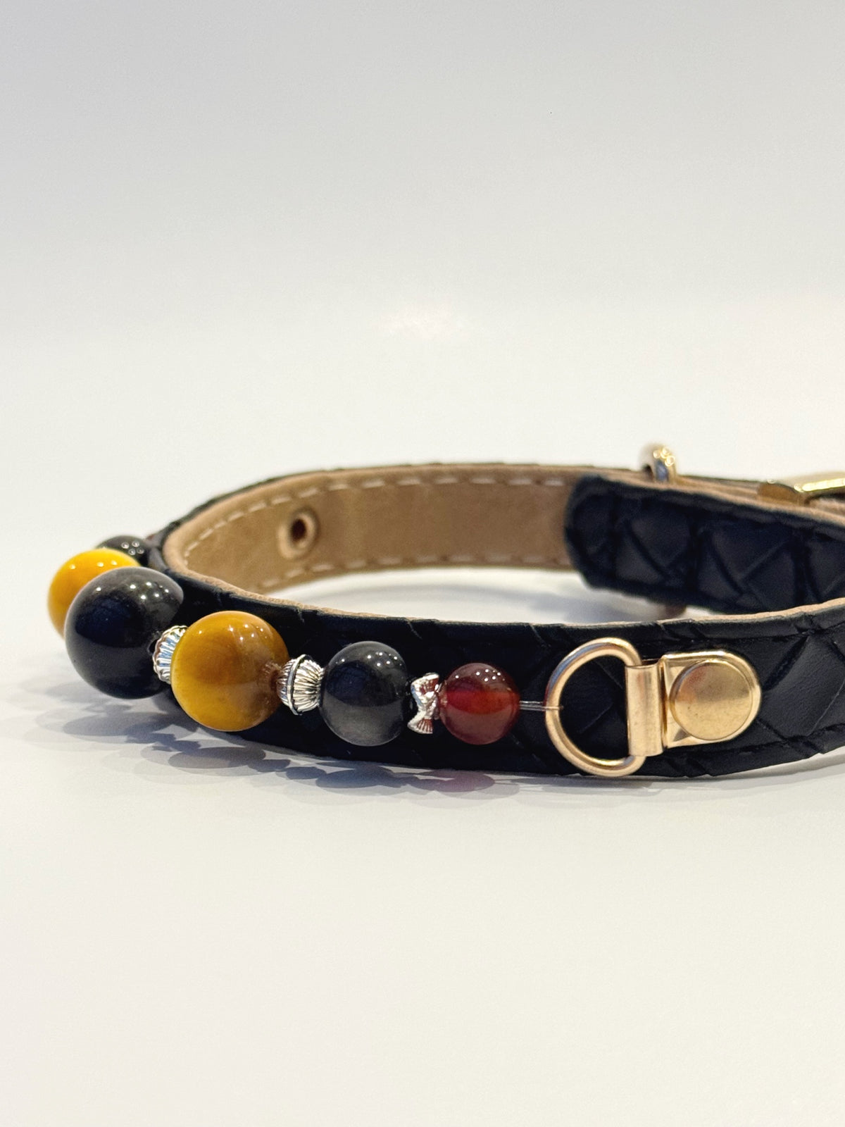 Collar Escudo de Obsidiana Plateada