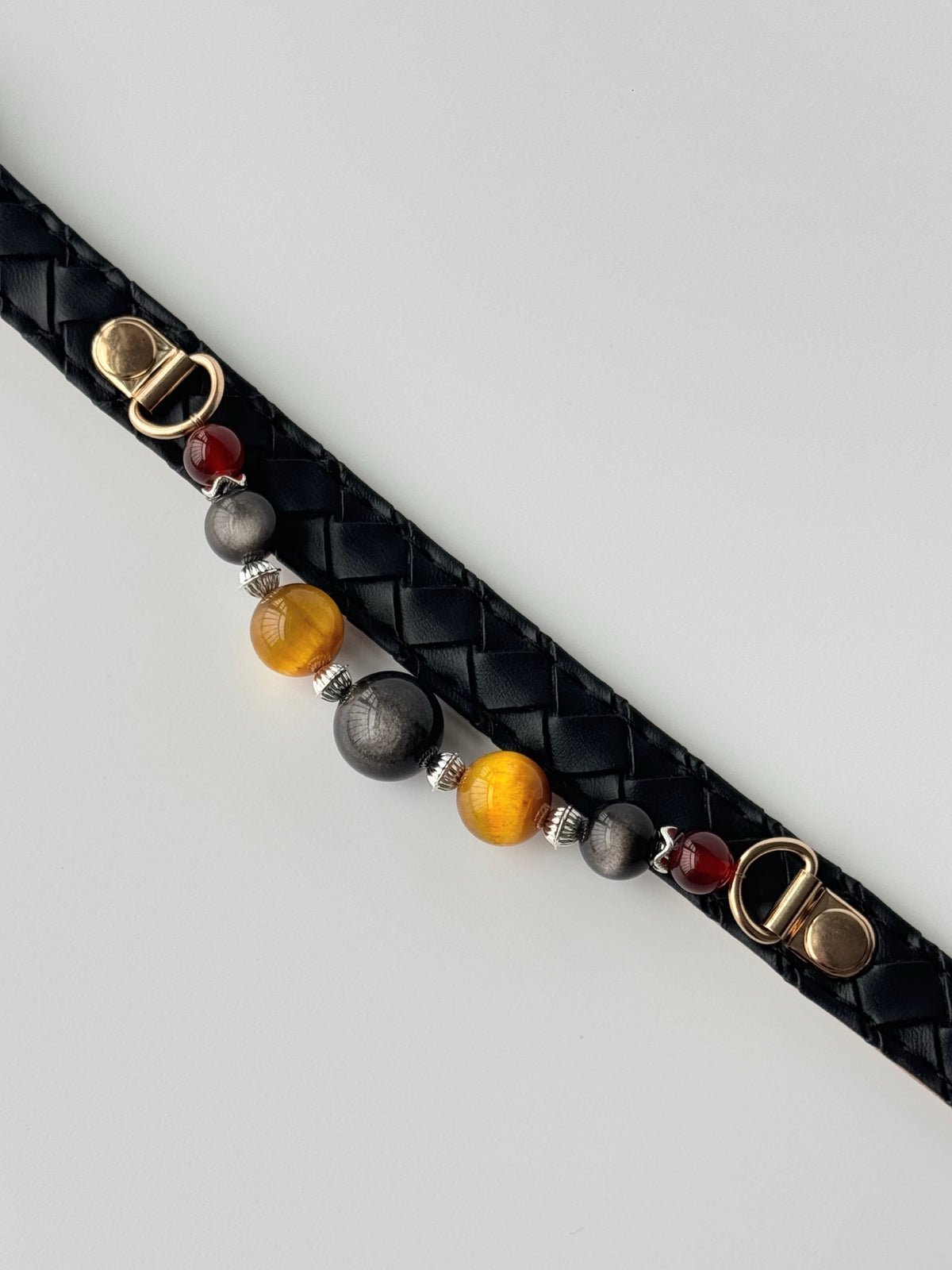Collar Escudo de Obsidiana Plateada